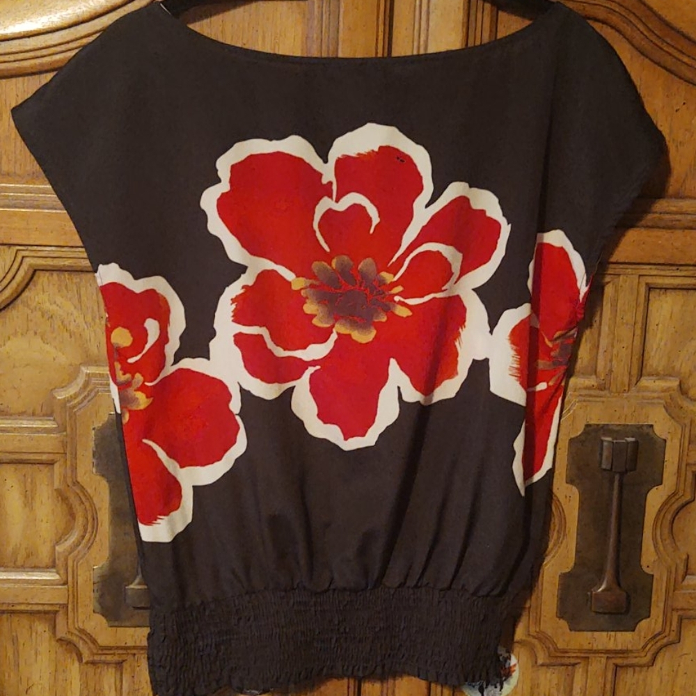 Sleeveless floral blouse - Picture 2 of 2